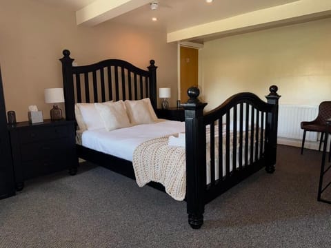 Standard Double Room | Iron/ironing board, free WiFi