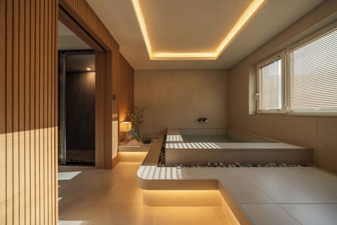 Signature Suite | Private spa tub
