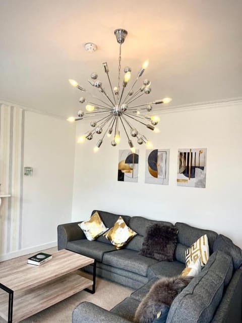 Apartment, 2 Bedrooms | Living room