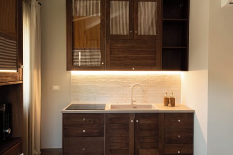 Signature Apartment, Mountain View | Private kitchen | Fridge, microwave, oven, espresso maker