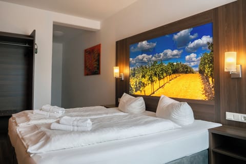 Standard Double Room | Desk, laptop workspace, free WiFi