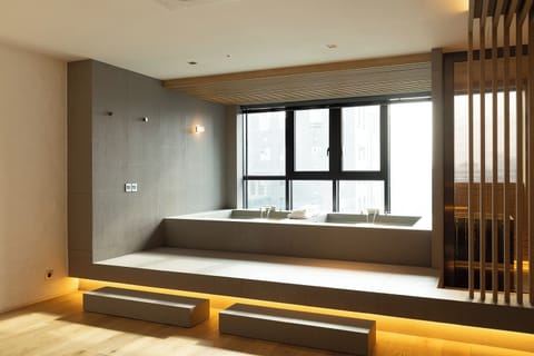 Royal Penthouse | In-room safe, iron/ironing board, free WiFi