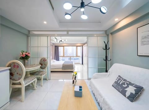 Classic Double Room, City View | Living room