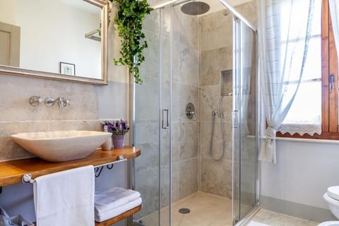 Superior Villa, Garden View | Bathroom | Bathrobes