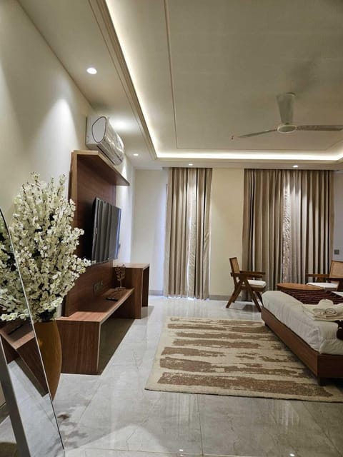Premium Studio | Egyptian cotton sheets, premium bedding, memory foam beds, minibar
