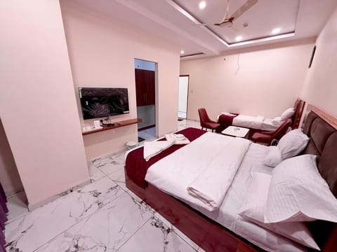 Deluxe Double Room, City View | Premium bedding, iron/ironing board, rollaway beds, free WiFi