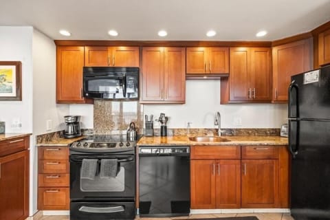 Condo, 1 Bedroom | Private kitchen | Oven, stovetop, dishwasher, toaster