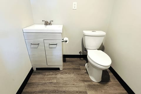 Room, 2 Queen Beds, Non Smoking | Bathroom | Towels