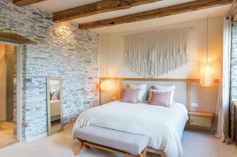 L'Aulne | Premium bedding, memory foam beds, free cribs/infant beds, free WiFi