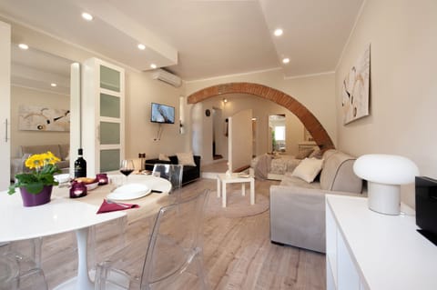 Apartment (1 Bedroom) | Living area | 32-inch TV with cable channels