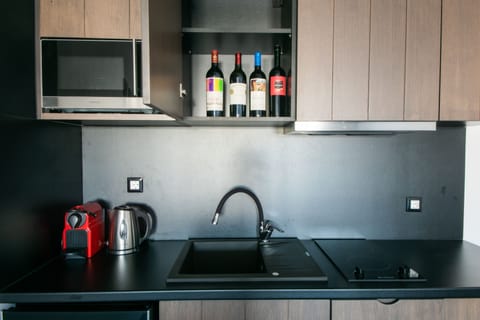 Premium Suite | Private kitchen | Espresso maker, coffee/tea maker, electric kettle