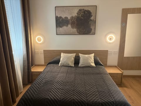 Comfort Single Room | In-room safe, desk, laptop workspace, blackout drapes