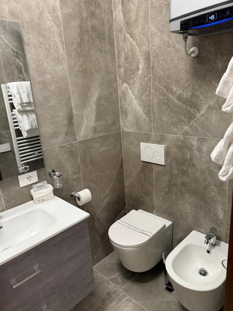 Comfort Single Room | Bathroom | Shower, hair dryer, towels, soap