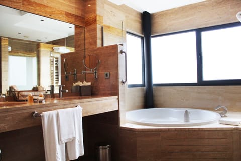 Suite | Minibar, in-room safe, desk, soundproofing