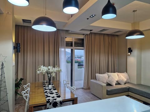 Premium Penthouse | In-room dining
