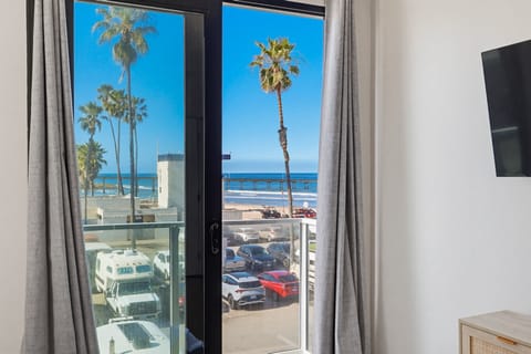 Condo, Multiple Beds, Balcony, Ocean View | Interior