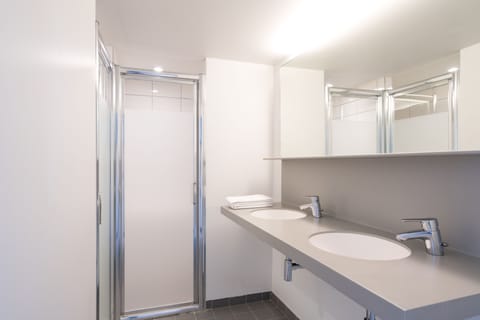 In-room safe, soundproofing, free WiFi, bed sheets