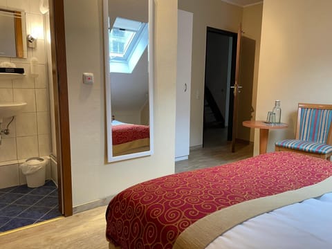 Premium bedding, in-room safe, free WiFi, bed sheets