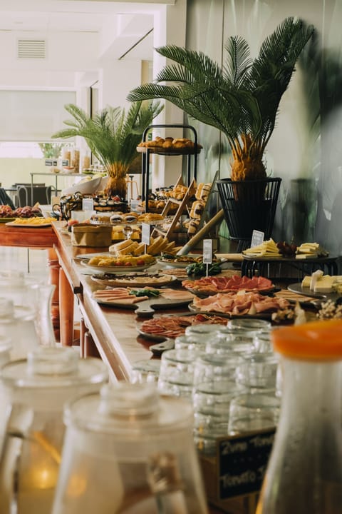 Daily buffet breakfast for a fee