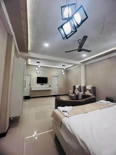 Deluxe Double Room, Air conditioning | Hypo-allergenic bedding, desk, soundproofing, free WiFi