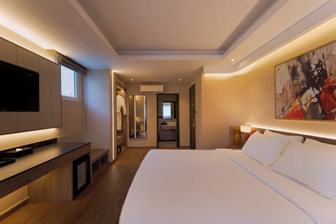 Premier Double Room, City View | Room amenity