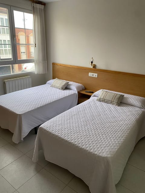 Classic Twin Room, City View | Desk, laptop workspace, free WiFi
