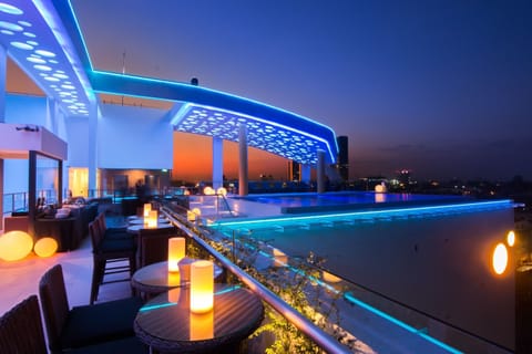 Poolside bar
