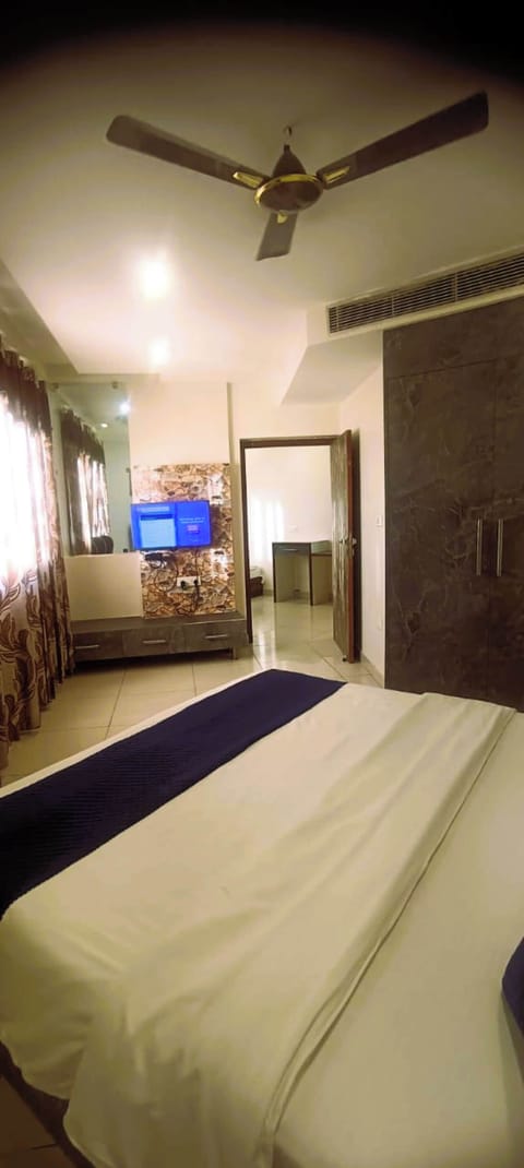 Triple Room | Desk, laptop workspace, free WiFi