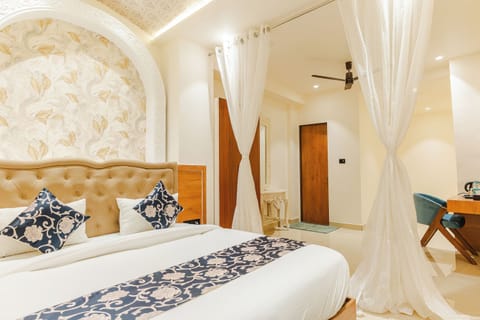 Premium Room | Minibar, desk, iron/ironing board, free WiFi