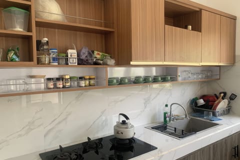 Deluxe Double Room | Shared kitchen facilities | Fridge, microwave, dining tables