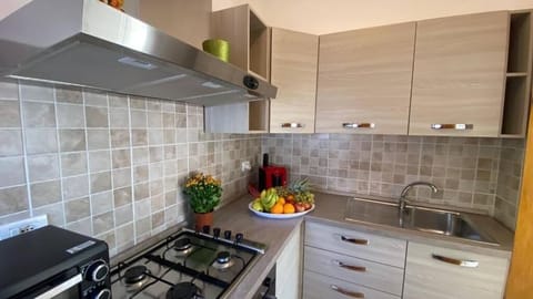 Full-size fridge, stovetop, cookware/dishes/utensils