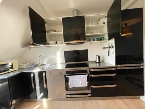 Apartment, 3 Bedrooms, Smoking, Balcony | Interior