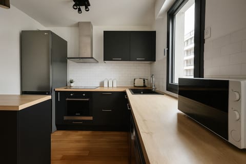 Apartment | Private kitchen | Fridge, microwave, oven, stovetop