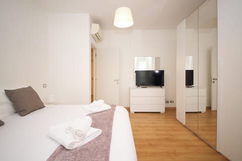 Apartment (2 Bedrooms) | 2 bedrooms, iron/ironing board, bed sheets