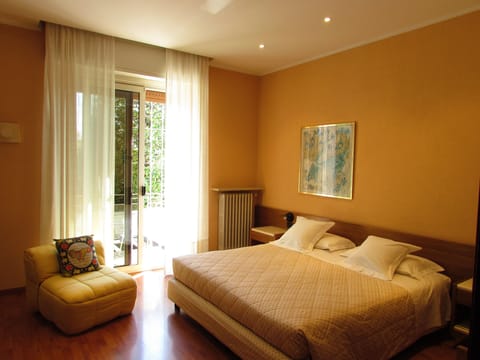Comfort Double Room, Balcony, Partial Lake View | In-room safe, desk, free WiFi, bed sheets