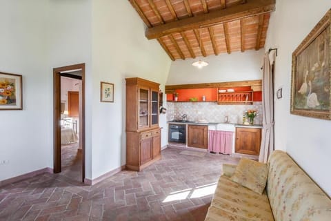 Brunello | Private kitchen | Full-size fridge, oven, stovetop, dishwasher