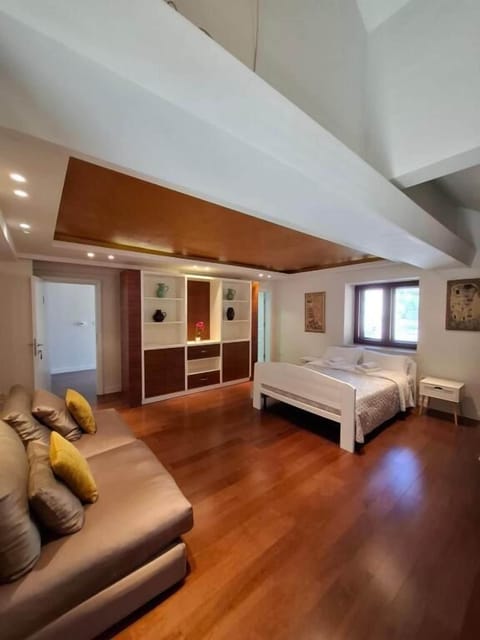 Comfort Double Room, 1 Queen Bed, Terrace, Mountain View | Iron/ironing board, free WiFi, bed sheets