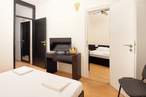 Family Room 2+2 | Desk, cribs/infant beds, free WiFi, bed sheets