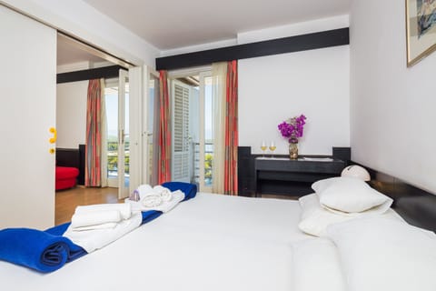 Desk, cribs/infant beds, free WiFi, bed sheets