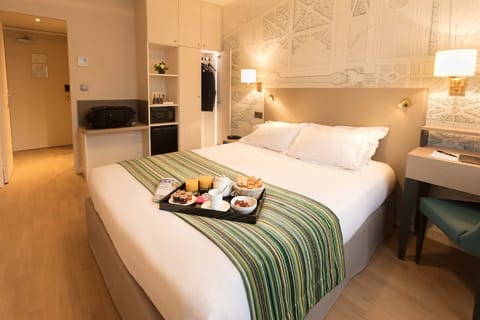 Standard Double Room, City View | Minibar, in-room safe, desk, soundproofing