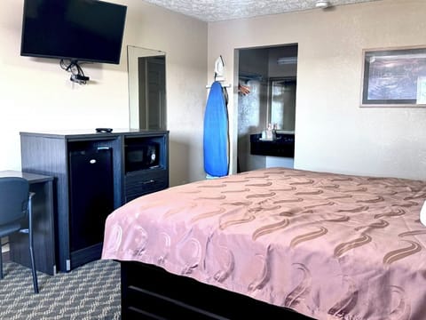 Comfort Single Room | Iron/ironing board, WiFi (free)