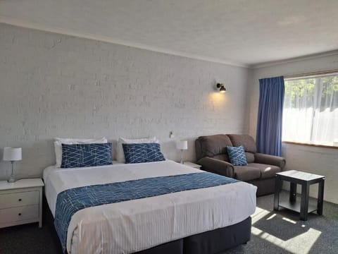 Deluxe Room, Garden View | In-room safe, individually furnished, desk, laptop workspace