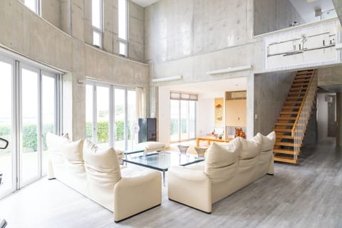 Luxury Villa | Desk, WiFi (free), bed sheets