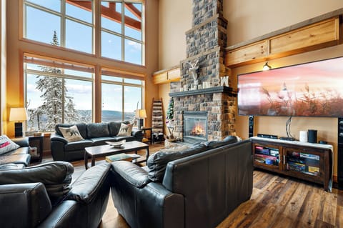 Deluxe Condo, Mountain View, Slope side | Living area | 1-inch Smart TV with cable channels