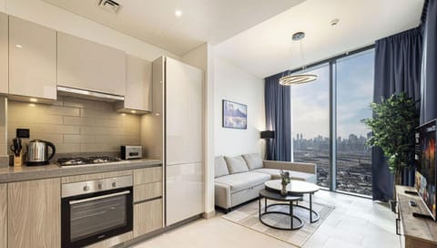 Luxury Apartment, Balcony, City View | Private kitchen