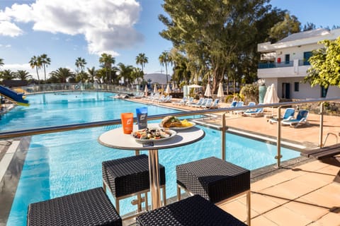15 outdoor pools, open 10:00 AM to 7:00 PM, pool umbrellas, sun loungers