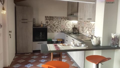 Comfort Triple Room, Balcony, Courtyard View | Private kitchen | Shared fridge, microwave