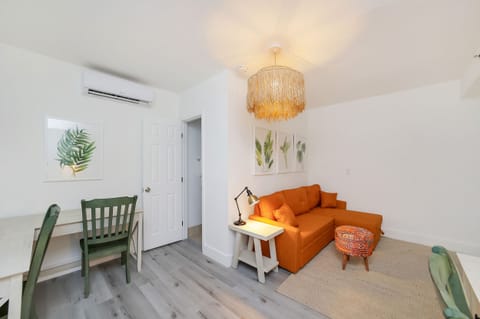 Family Suite, Multiple Beds, Private Bathroom (Self check-in) | Living area | 42-inch Smart TV with digital channels