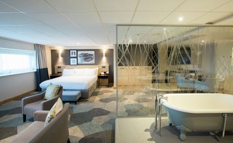 Suite (Water) | In-room safe, free cribs/infant beds, free WiFi, bed sheets