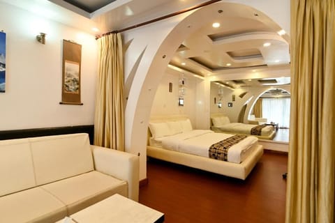 In-room safe, soundproofing, iron/ironing board, free WiFi